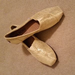 Bob's Gold Glitter flat  size 7